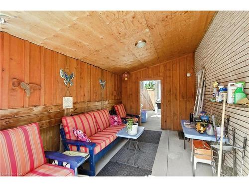 226 Carson Drive, Hamilton, ON - Indoor Photo Showing Living Room