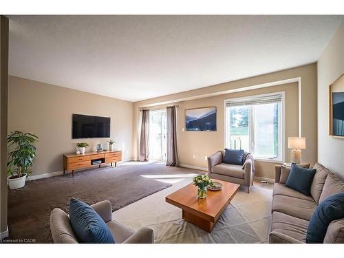 202 Maitland Street, Kitchener, ON - Indoor Photo Showing Living Room
