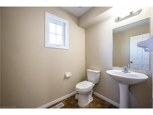 202 Maitland Street, Kitchener, ON - Indoor Photo Showing Bathroom