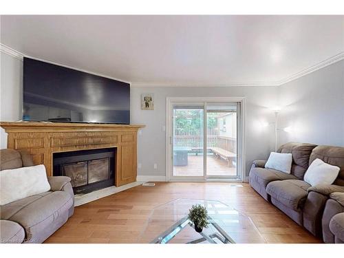 18 Millpond Place, Hamilton, ON - Indoor Photo Showing Living Room With Fireplace