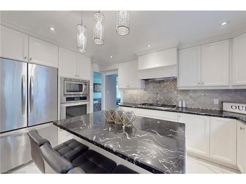 18 Millpond Place, Hamilton, ON - Indoor Photo Showing Kitchen With Stainless Steel Kitchen With Upgraded Kitchen