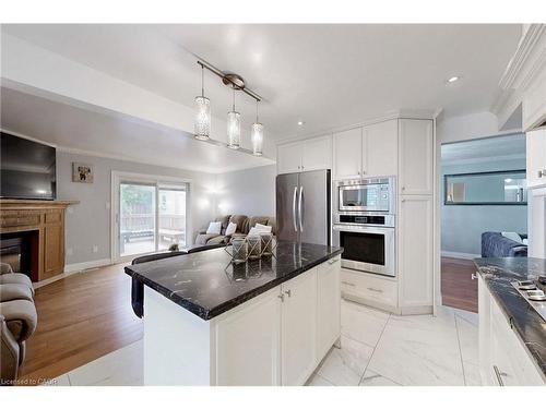 18 Millpond Place, Hamilton, ON - Indoor Photo Showing Kitchen With Stainless Steel Kitchen With Upgraded Kitchen