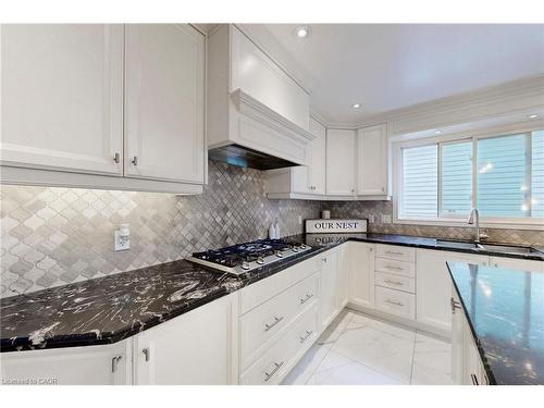 18 Millpond Place, Hamilton, ON - Indoor Photo Showing Kitchen With Upgraded Kitchen