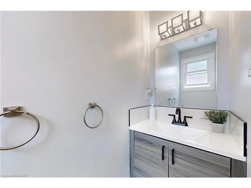 18 Millpond Place, Hamilton, ON - Indoor Photo Showing Bathroom