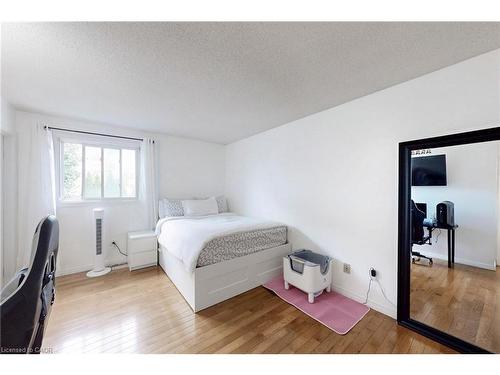 18 Millpond Place, Hamilton, ON - Indoor Photo Showing Bedroom