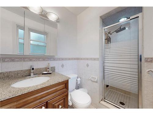 18 Millpond Place, Hamilton, ON - Indoor Photo Showing Bathroom