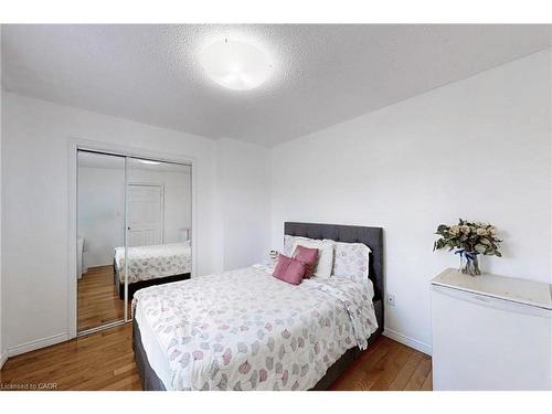 18 Millpond Place, Hamilton, ON - Indoor Photo Showing Bedroom