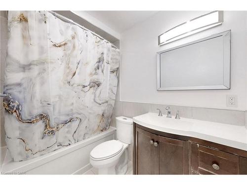18 Millpond Place, Hamilton, ON - Indoor Photo Showing Bathroom