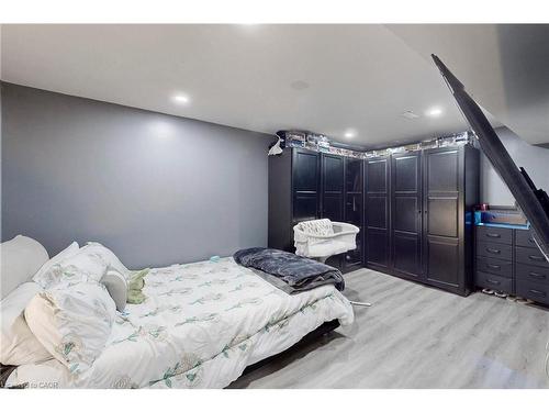 18 Millpond Place, Hamilton, ON - Indoor Photo Showing Bedroom