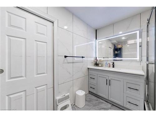18 Millpond Place, Hamilton, ON - Indoor Photo Showing Bathroom