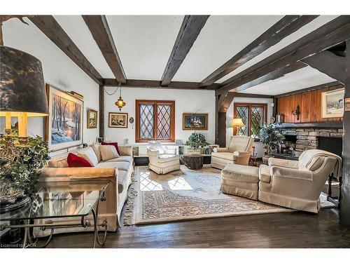 793 Shadeland Avenue, Burlington, ON - Indoor Photo Showing Living Room