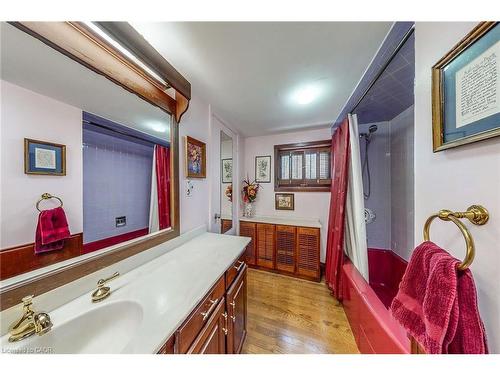 793 Shadeland Avenue, Burlington, ON - Indoor Photo Showing Bathroom