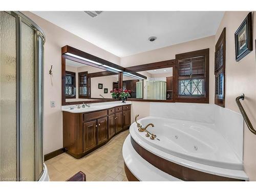 793 Shadeland Avenue, Burlington, ON - Indoor Photo Showing Bathroom