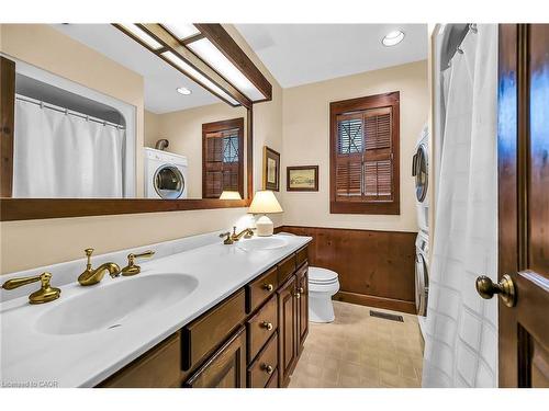 793 Shadeland Avenue, Burlington, ON - Indoor Photo Showing Bathroom