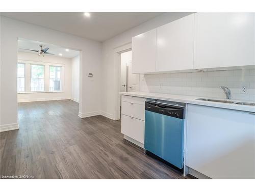 115 Spadina Avenue, Hamilton, ON - Indoor Photo Showing Kitchen