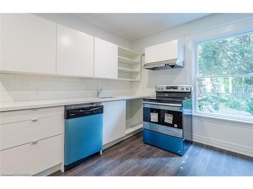 115 Spadina Avenue, Hamilton, ON - Indoor Photo Showing Kitchen