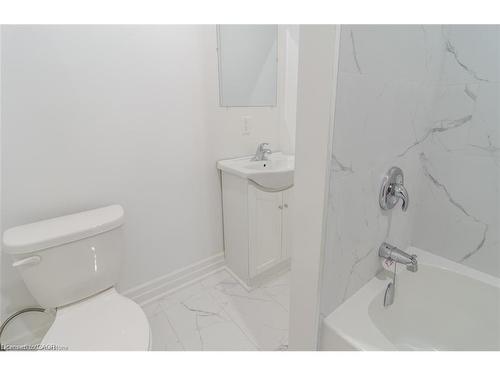 115 Spadina Avenue, Hamilton, ON - Indoor Photo Showing Bathroom