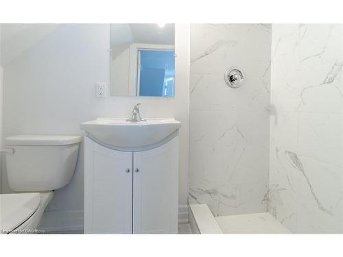 115 Spadina Avenue, Hamilton, ON - Indoor Photo Showing Bathroom