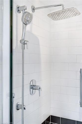 91 Mountain Park Avenue, Hamilton, ON - Indoor Photo Showing Bathroom