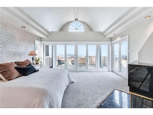 91 Mountain Park Avenue, Hamilton, ON - Indoor Photo Showing Bedroom