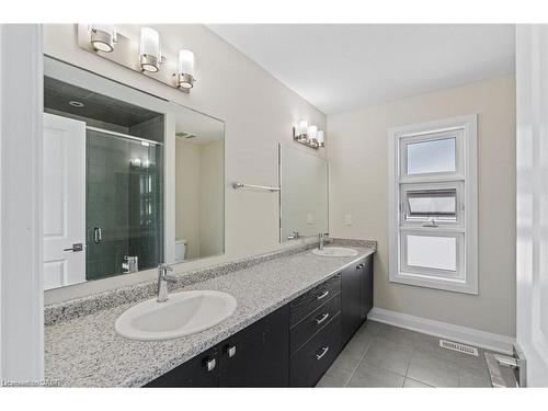 34 Sportsman Hill Street, Kitchener, ON - Indoor Photo Showing Bathroom