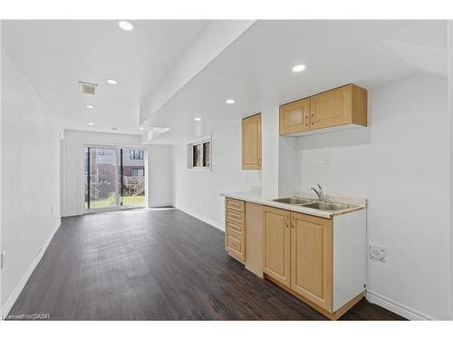 34 Sportsman Hill Street, Kitchener, ON - Indoor