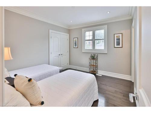 2229 Lakeshore Road, Burlington, ON - Indoor Photo Showing Bedroom