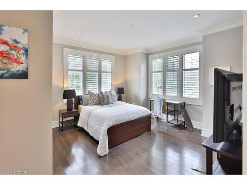 2229 Lakeshore Road, Burlington, ON - Indoor Photo Showing Bedroom