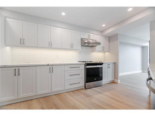 606-1240 Marlborough Court, Oakville, ON - Indoor Photo Showing Kitchen With Upgraded Kitchen