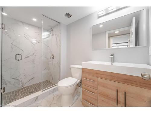 606-1240 Marlborough Court, Oakville, ON - Indoor Photo Showing Bathroom