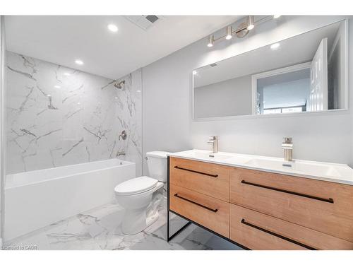 606-1240 Marlborough Court, Oakville, ON - Indoor Photo Showing Bathroom