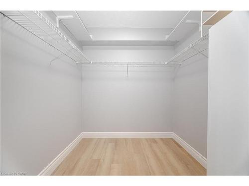 606-1240 Marlborough Court, Oakville, ON - Indoor With Storage