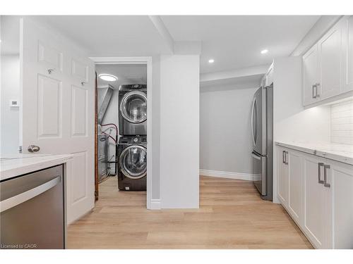 606-1240 Marlborough Court, Oakville, ON - Indoor