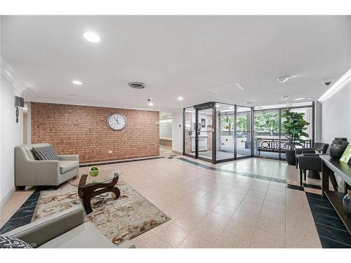 606-1240 Marlborough Court, Oakville, ON - Indoor Photo Showing Other Room