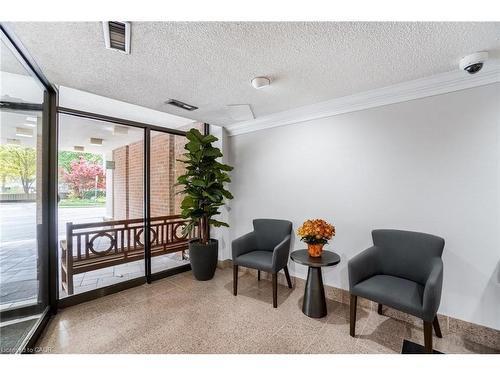 606-1240 Marlborough Court, Oakville, ON - Indoor Photo Showing Other Room