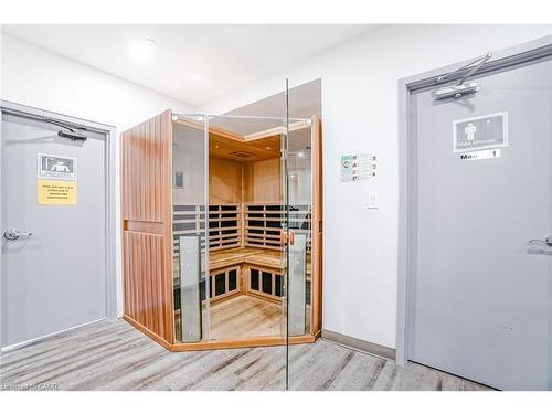 606-1240 Marlborough Court, Oakville, ON - Indoor