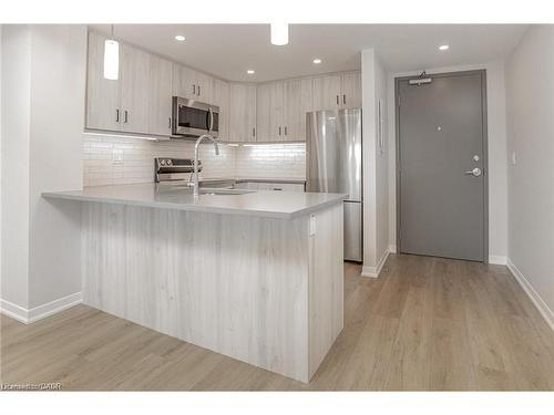 202-3998 Victoria Avenue, Lincoln, ON - Indoor Photo Showing Kitchen With Upgraded Kitchen