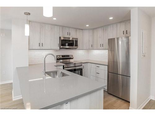 202-3998 Victoria Avenue, Lincoln, ON - Indoor Photo Showing Kitchen With Upgraded Kitchen