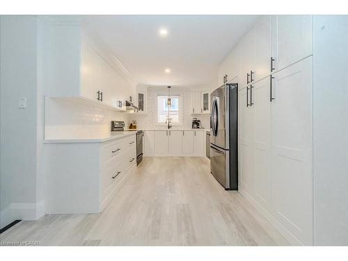 26 Lorraine Drive, Cambridge, ON - Indoor Photo Showing Kitchen