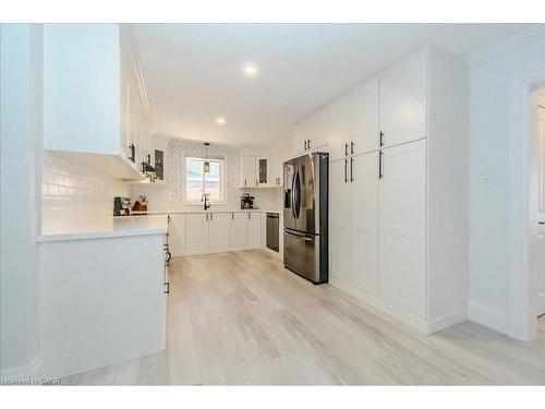 26 Lorraine Drive, Cambridge, ON - Indoor Photo Showing Kitchen
