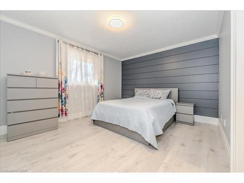 26 Lorraine Drive, Cambridge, ON - Indoor Photo Showing Bedroom