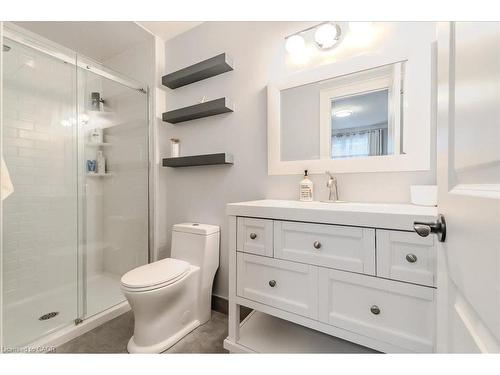 26 Lorraine Drive, Cambridge, ON - Indoor Photo Showing Bathroom