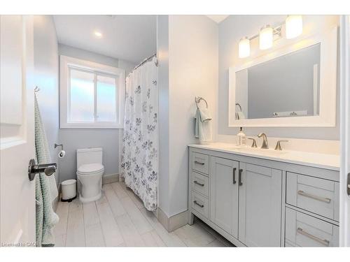 26 Lorraine Drive, Cambridge, ON - Indoor Photo Showing Bathroom