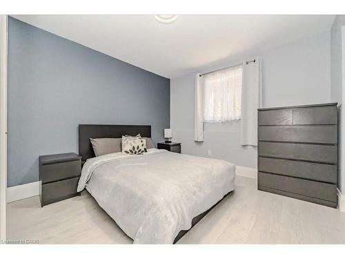 26 Lorraine Drive, Cambridge, ON - Indoor Photo Showing Bedroom