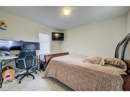 43 Genoa Drive, Hamilton, ON - Indoor Photo Showing Bedroom
