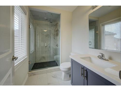43 Genoa Drive, Hamilton, ON - Indoor Photo Showing Bathroom