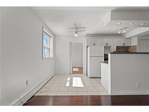 505-851 Queenston Road, Stoney Creek, ON - Indoor Photo Showing Kitchen