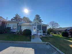 49 Bishop Reding Trail  Hamilton, ON L9B 2L7