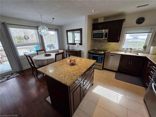 49 Bishop Reding Trail, Hamilton, ON - Indoor Photo Showing Kitchen