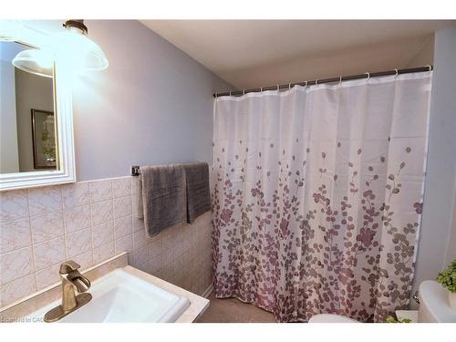 17 Craigroyston Road, Hamilton, ON - Indoor Photo Showing Bathroom